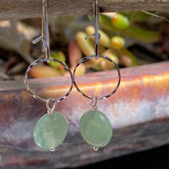 Jade green bead hoop earrings - Picture 2 of 3